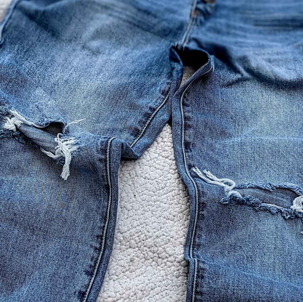 Mom Jeans - Picture 2 of 2